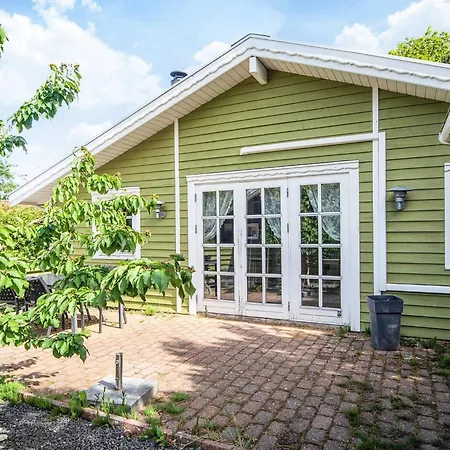 4 Person In Hemmet-by Traum Хеммет